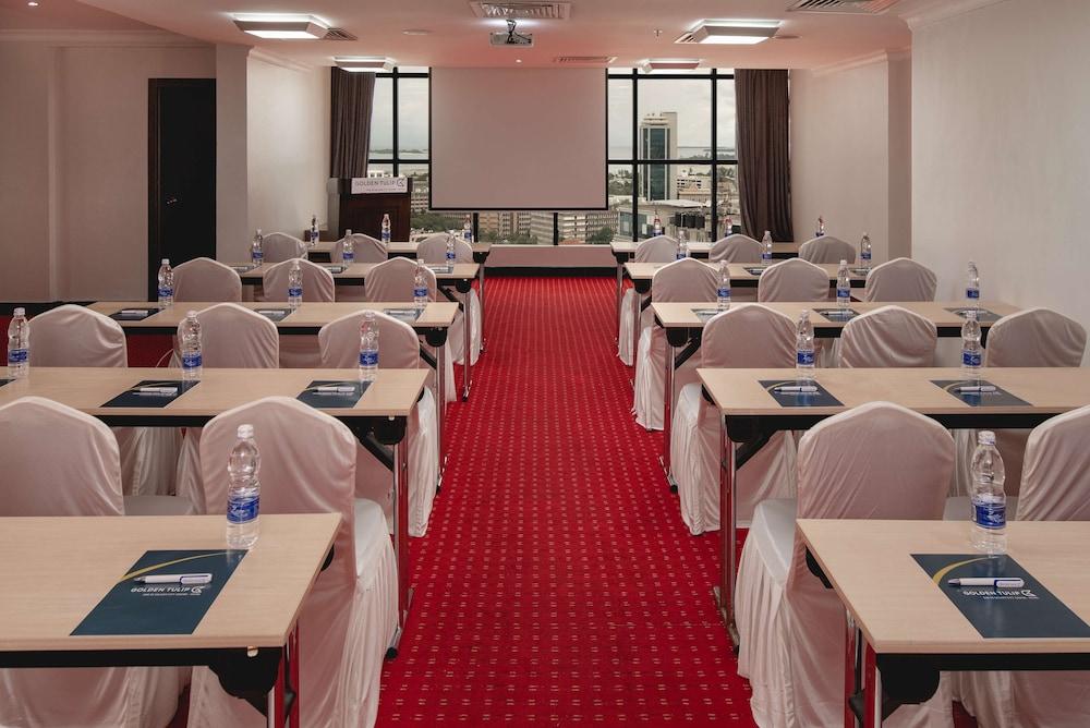 Hotel Golden Tulip Center 4*