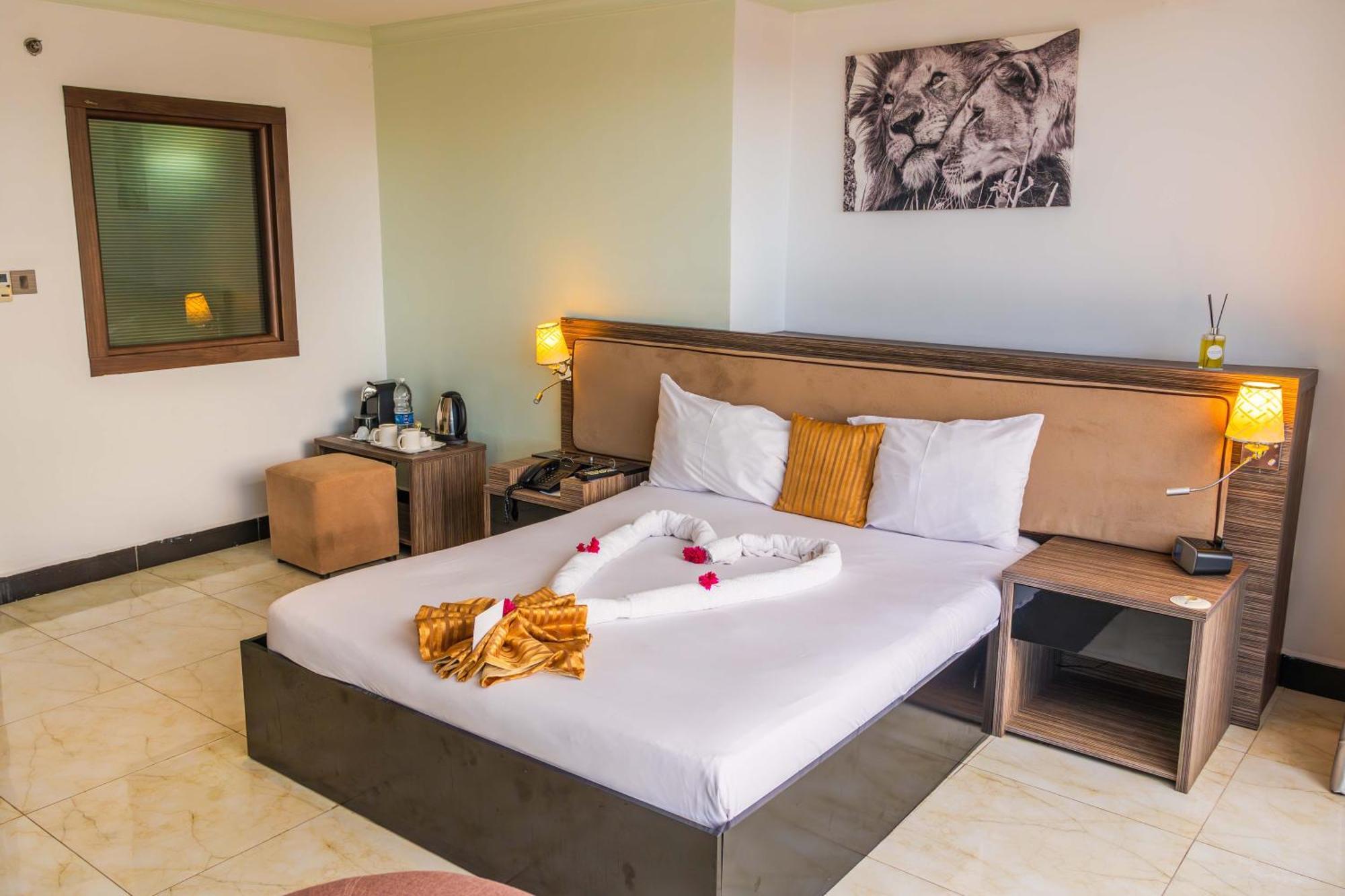 Golden Tulip Center 4*