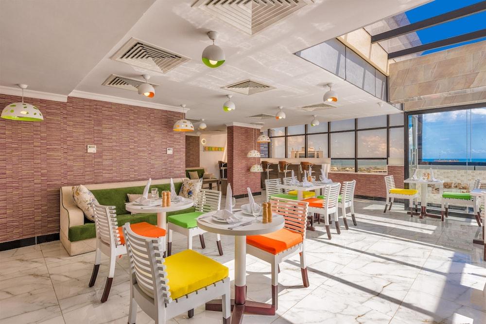 Hotel Golden Tulip Center 4*