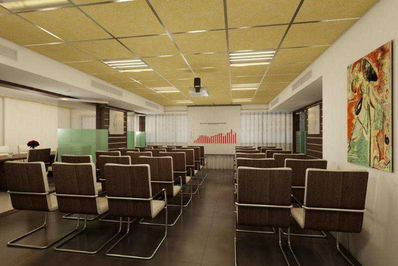 Golden Tulip Center 4*